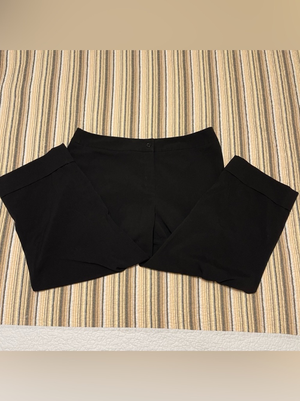 Croft & Barrow Women’s 14 Black Cuffed Flat Front Capri Pants